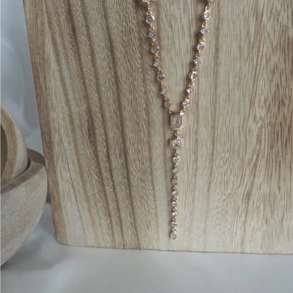 Elegant gold plated Necklace - Picture 2 of 3